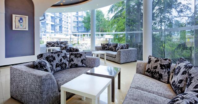 Luna-LOBBY-2