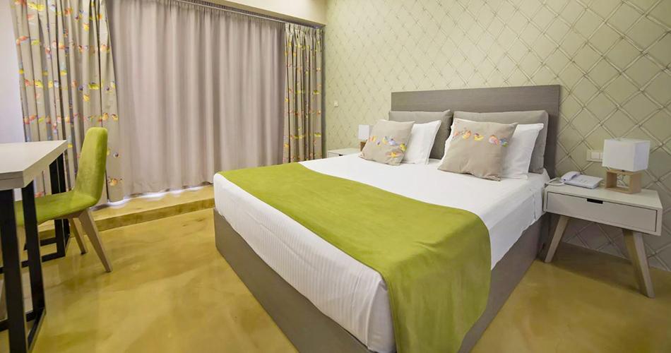 Koukounaria-Hotel-and-Suites-ROOM