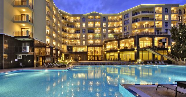 Golden-Line-HOTEL-IN-NIGHT