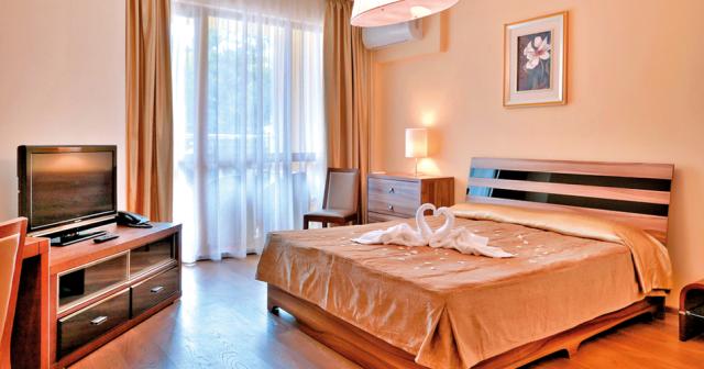 Golden-Line-ROOM-2022