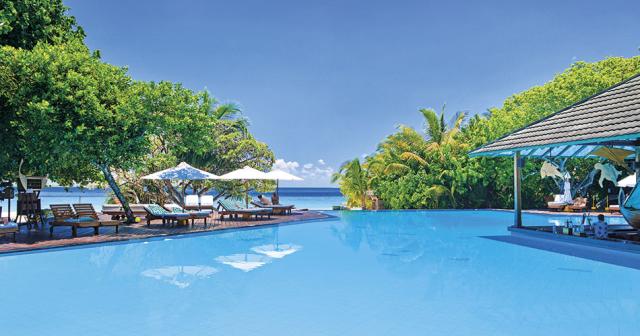 Adaaran-Select-Meedhupparu-and-Prestige-Water-Villas-POOL-4