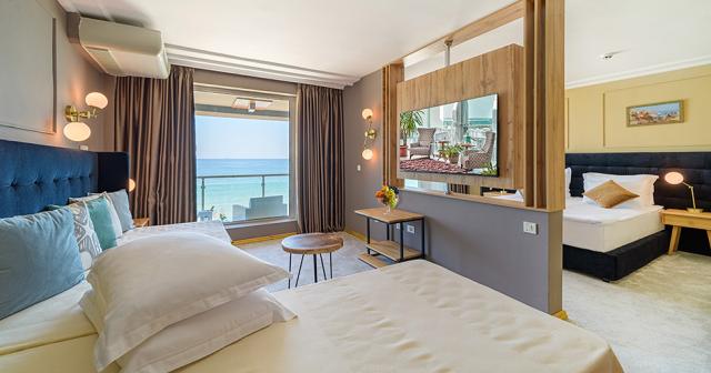 Marina-Sunny-Day-FAMILY-ROOM-2021