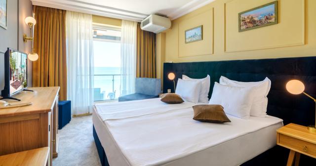 Marina-Sunny-Day-ROOM-2022