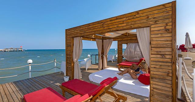 Adam-and-Eve-BEACH-2020-02
