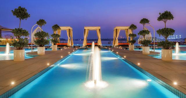 Royal-Central-The-Palm-POOL-NIGHT2