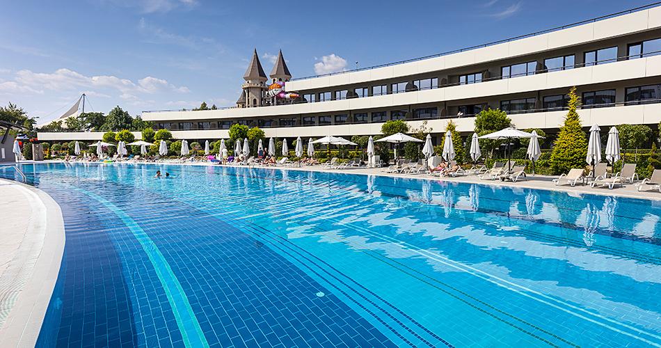 Aqua-Paradise-Resort-POOL-2021-03