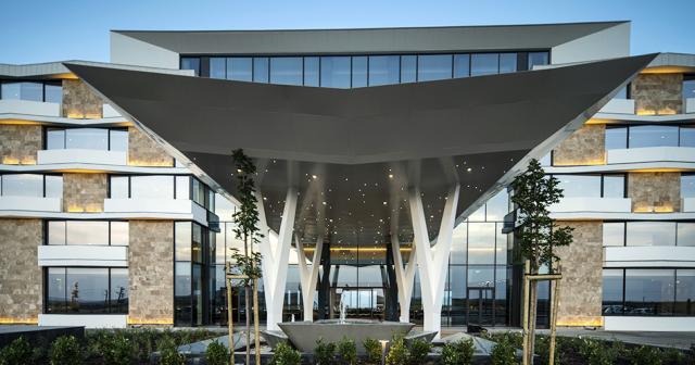 Wave-Resort-ENTRANCE