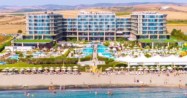 Wave-Resort-HOTEL-OVERVIEW-2024