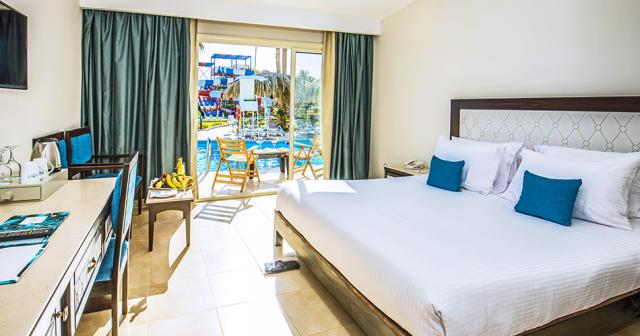 Aqua-Joy-Resort-By-Sunrise-ROOM-SWIM-UP-2