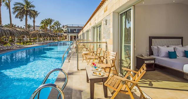 Aqua-Joy-Resort-By-Sunrise-ROOM-SWIM-UP