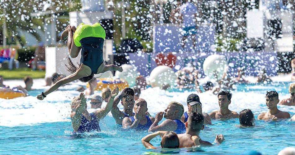 Turquoise-POOL-PARTY