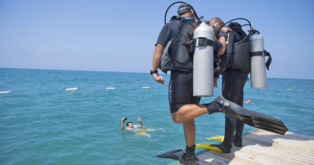 Turquoise-SCUBA-DIVING