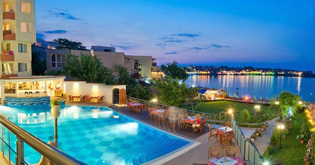 Villa-List-POOL-2