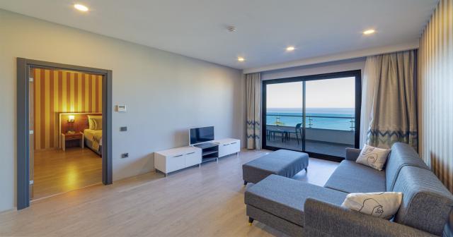 Lonicera-Premium-PREMIUM-SUITE-02