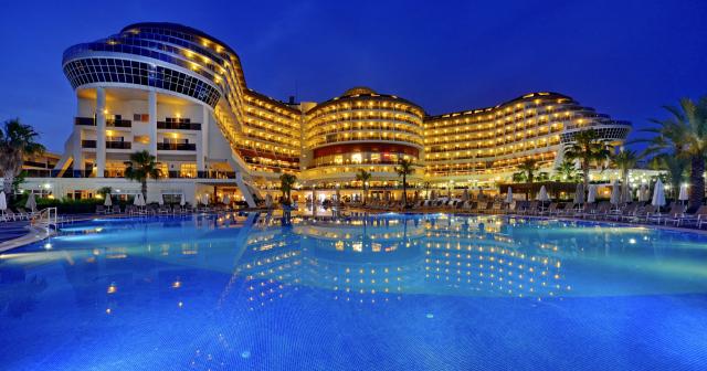 Hotel-Seaden-Sea-Planet-Resort-and-Spa-NIGHT-POOL-2025