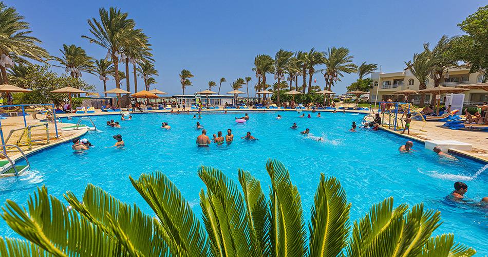 Golden-Beach-Resort-POOL-2023-02