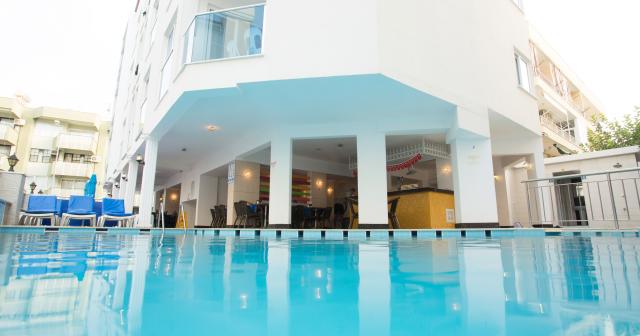 Cleopatra-Golden-Beach-POOL-2025
