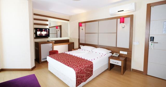 Cleopatra-Golden-Beach-2025-ROOM-02