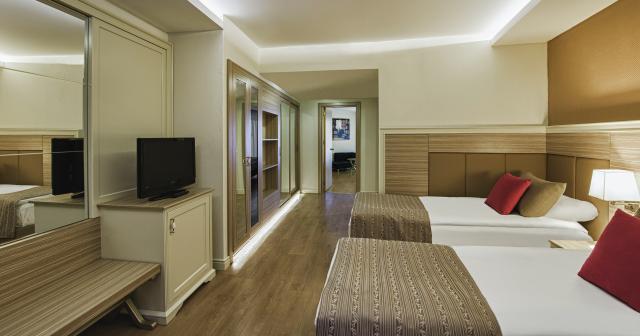 Delphin-Deluxe-FAMILY-ROOM-2024-NEW-01