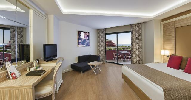 Delphin-Deluxe-FAMILY-ROOM-2024-NEW-02