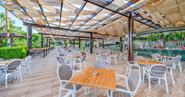 Royal-Garden-Beach-NEW-2024-POOL-BAR