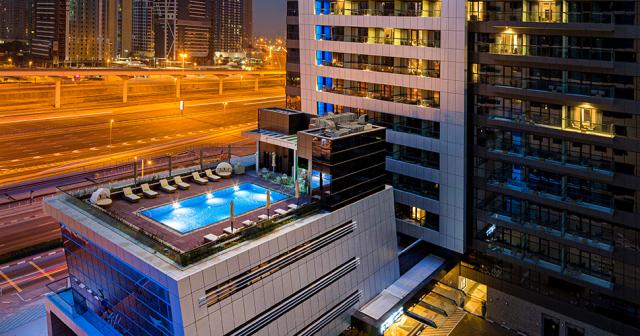 Millennium-Place-Marina-POOL