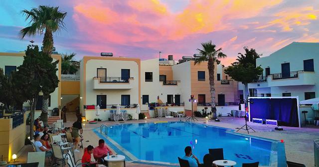 Blue-Aegean-Hotel-and-Suites-NIGHT-SHOW