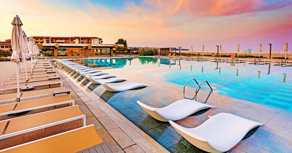 HVD-Reina-Del-Mar-MAIN-POOL-2023