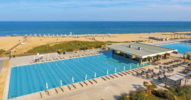 HVD-Reina-Del-Mar-MAIN-POOL-2021