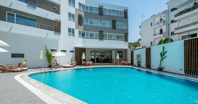 Castellum-Suites-POOL-02