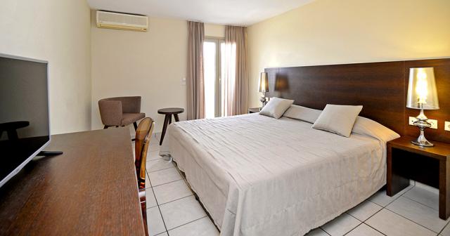Golden-Beach-ROOM-2020