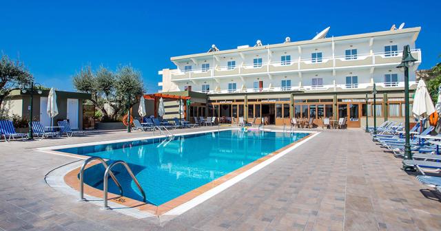 Georgia-Apartment-POOL-01