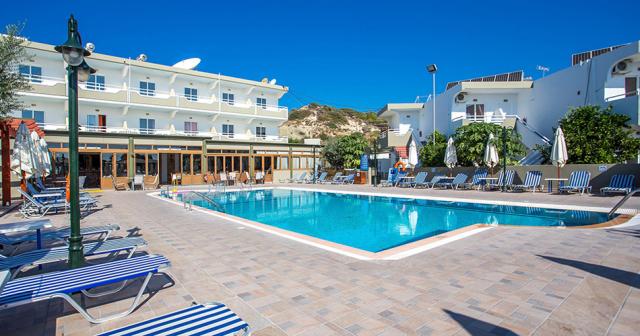 Georgia-Apartment-POOL-02