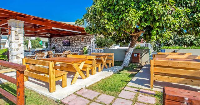 Georgia-Apartment-BAR-02