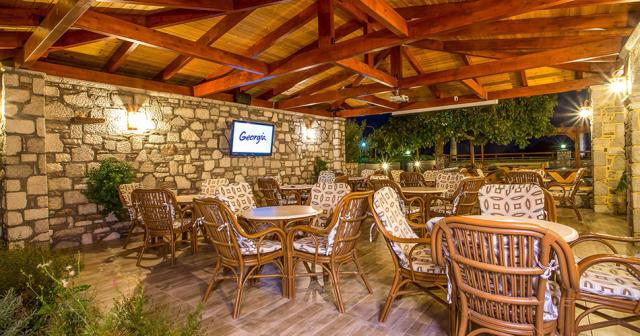 Georgia-Apartment-BAR-03