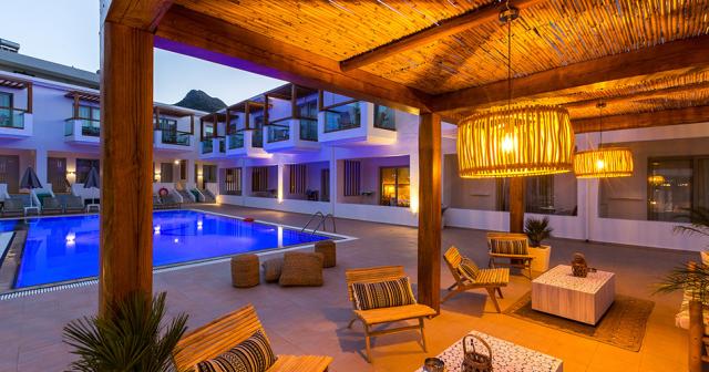 Nostos-Beach-Boutique-OUTDOOR-01