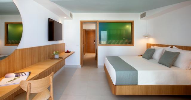 Arina-Beach-FAMILY-ROOM-SEAVIEW-2025-01