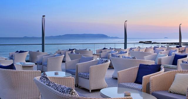 Arina-Beach-POOL-BAR