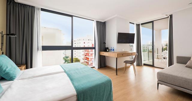 Kyrat-Amarac-Suites-STANDARD-ROOM-WITH-BALCONY-02