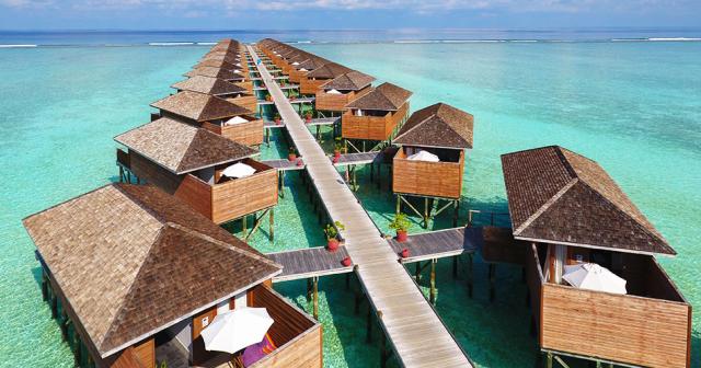 Meeru-Island-Resort-WATER-VILLA