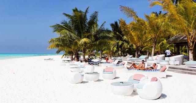 Meeru-Island-Resort-BEACH