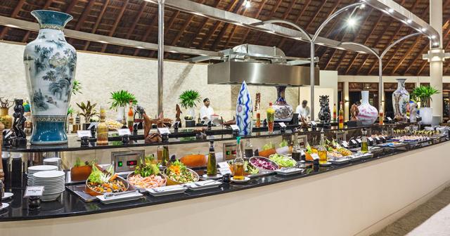 Meeru-Island-Resort-BUFFET