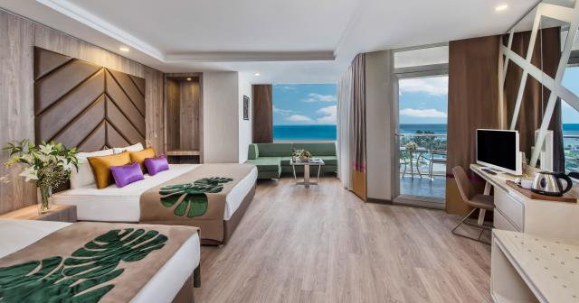Delphin-Be-Grand-2025-LARGE-ROOM