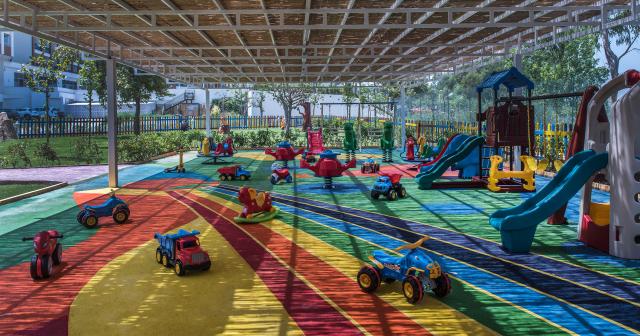 Delphin-Be-Grand-2025-PLAYGROUND-01