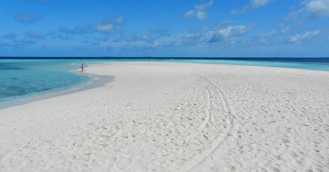Embudu-Village-BEACH-01