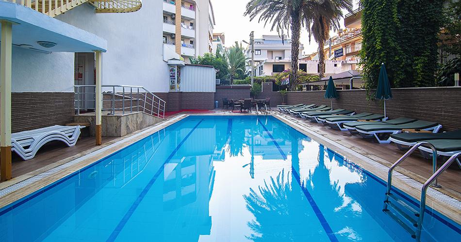 Kleopatra-Blue-Hawaii-POOL