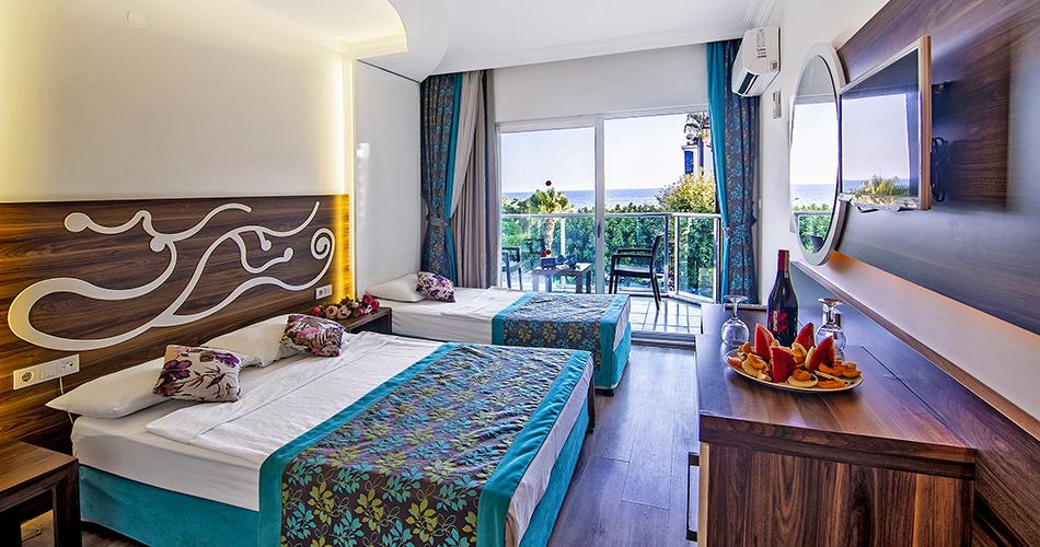 Kleopatra-Blue-Hawaii-ROOM