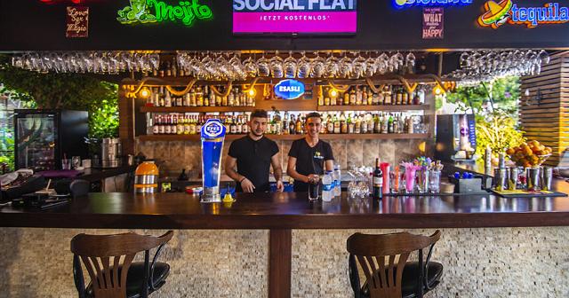 Kleopatra-Blue-Hawaii-BAR