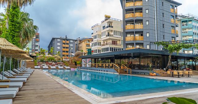 Cooks-Club-Alanya-POOL