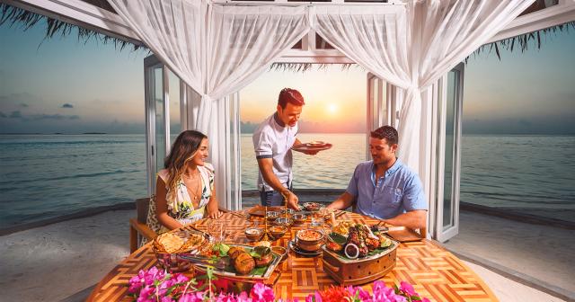 Sun-Siyam-Olhuveli-2025-FLOATING-PLATFORM-DINNER-02